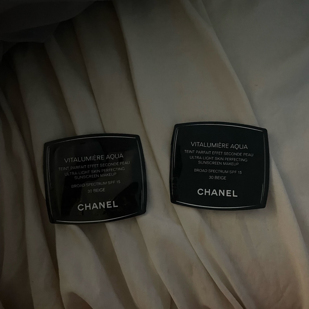 NWOT authentic set of 2 Chanel light skin perfecting sunscreen makeup samples
